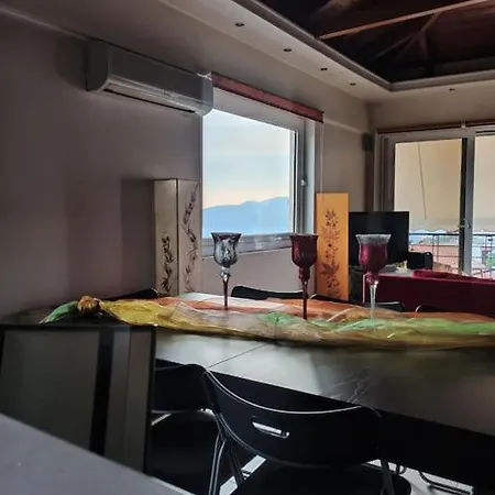 πολυτελή μεζονέτα με τζάκι και υπέροχη θεά *