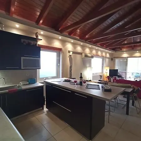 πολυτελή μεζονέτα με τζάκι και υπέροχη θεά Hotel Delphi