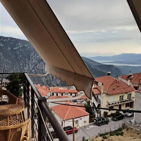 πολυτελή μεζονέτα με τζάκι και υπέροχη θεά *