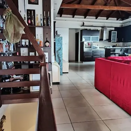 Hotel πολυτελή μεζονέτα με τζάκι και υπέροχη θεά Delphi