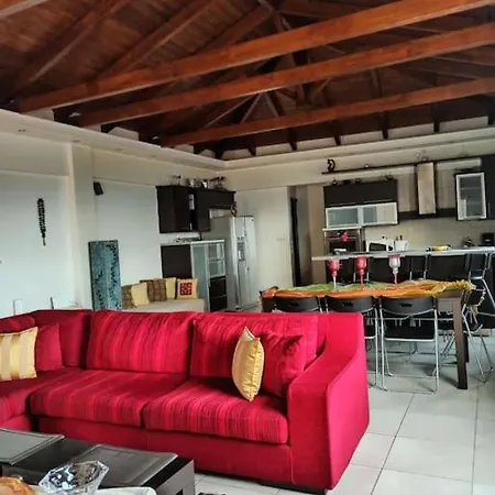 πολυτελή μεζονέτα με τζάκι και υπέροχη θεά Hotel